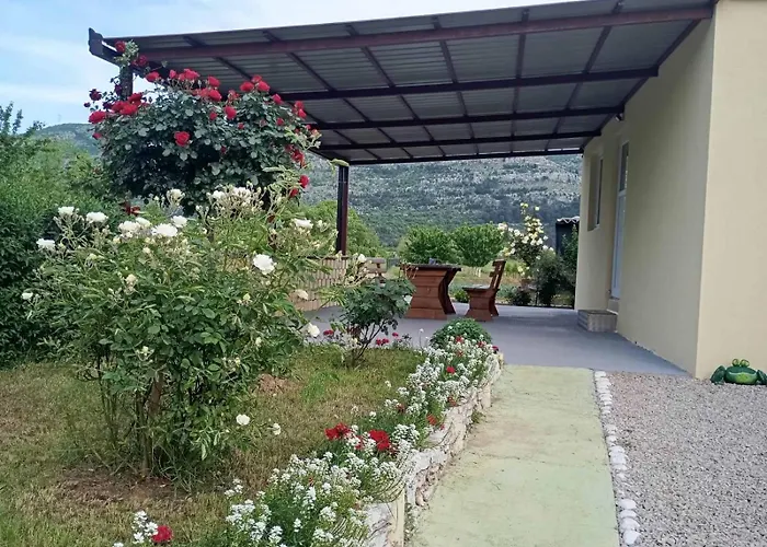 Smjestaj Dada Holiday home *